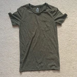 Green H&M tee